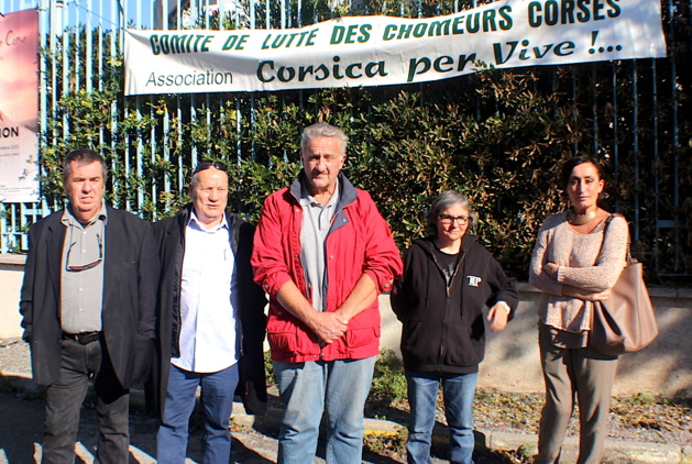 Pierre Astima (au centre) avait reçu le soutien du comité de lutte des chômeurs