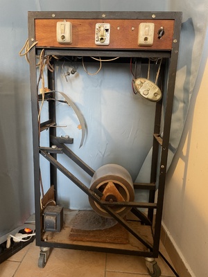 La machine à microfilms du Père Andre-Marie La machine à microfilms du Père Andre-Marie