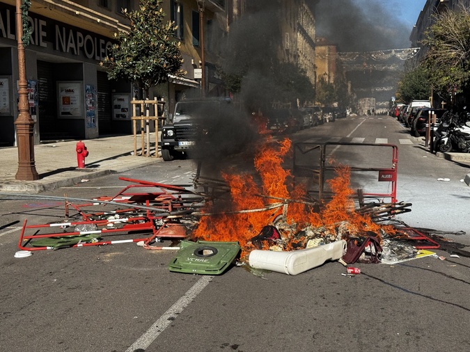 Interdiction du corse à l'Assemblée : à Ajaccio le mouvement s’intensifie Interdiction du corse à l'Assemblée : à Ajaccio le mouvement s’intensifie