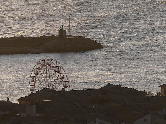 La photo du jour : la grande roue domine Bastia La photo du jour : la grande roue domine Bastia
