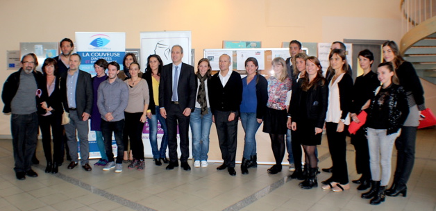 Les membres du jury et les six finalistes autour de Jean Zuccarelli et Gilles Giovannangeli