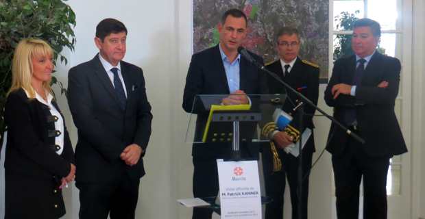 Le maire de Bastia, Gilles Simeoni, entouré du ministre Patrick Kanner, du préfet Alain Thirion, et de ses deux premiers adjoints, Emmanuelle De Gentili et Jean-Louis Milani.