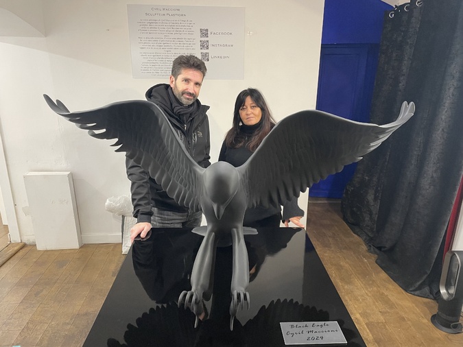 Cyril Maccioni et son aigle aux côtés de Corinne Leccia Cyril Maccioni et son aigle aux côtés de Corinne Leccia