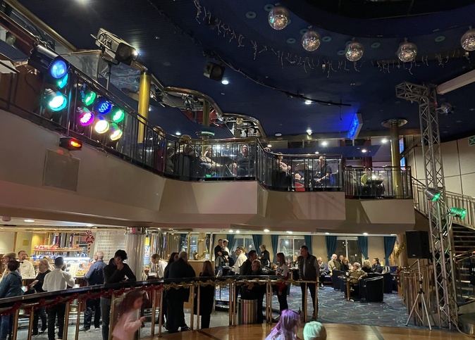 "Je ne sais pas si le Pape peut imaginer cet engouement" : de Bastia à Ajaccio en ferry, 1200 voyageurs en route pour célébrer sa venue "Je ne sais pas si le Pape peut imaginer cet engouement" : de Bastia à Ajaccio en ferry, 1200 voyageurs en route pour célébrer sa venue