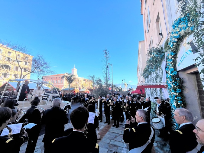 EN DIRECT : vivez la visite historique du Pape François en Corse EN DIRECT : vivez la visite historique du Pape François en Corse