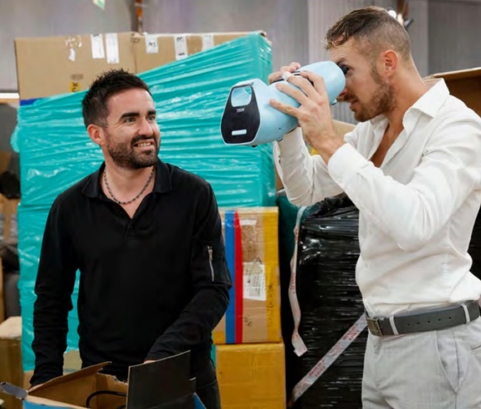 Thomas et Petru lors de leur participation aux “Les rois des colis perdus” sur 6ter. Thomas et Petru lors de leur participation aux “Les rois des colis perdus” sur 6ter.