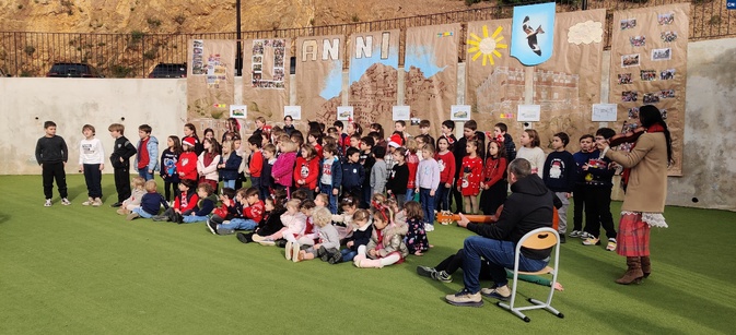 A prima scola bislingua, apria e so porte 40 anni fà in Belgudè A prima scola bislingua, apria e so porte 40 anni fà in Belgudè