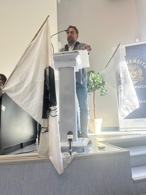 En meeting à Corti. En meeting à Corti.