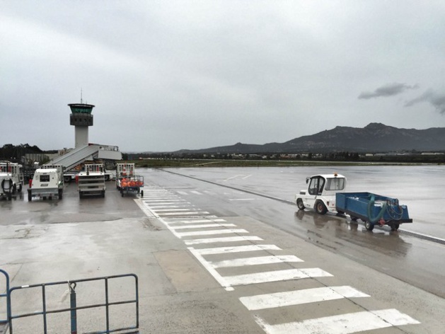 Trafic aérien fortement perturbé et 1 500 foyers privés d'électricité en Balagne Trafic aérien fortement perturbé et 1 500 foyers privés d'électricité en Balagne