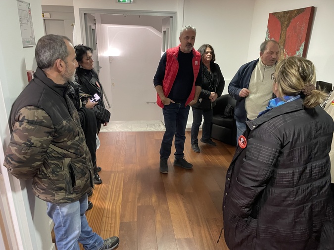 Déçus les representants syndicaux aprés la réunion avec le maire. Déçus les representants syndicaux aprés la réunion avec le maire.