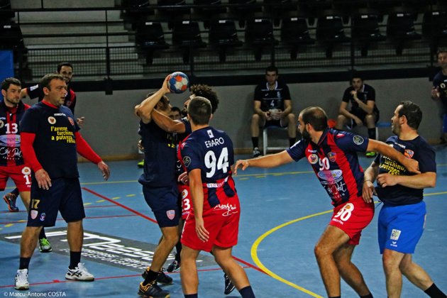 Opposition entre les anciens du GFCA et l'équipe de N1M actuelle. Opposition entre les anciens du GFCA et l'équipe de N1M actuelle.