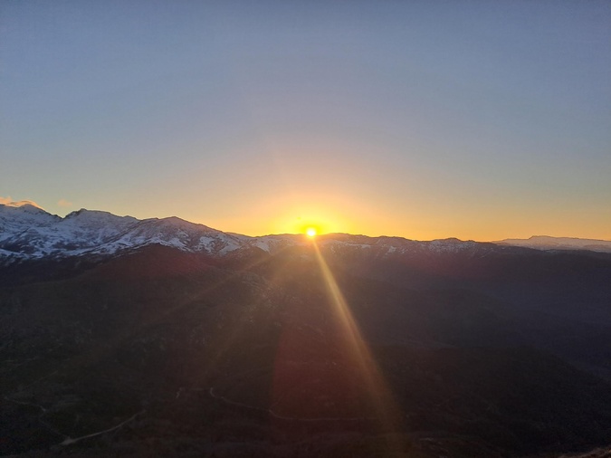 La photo du jour : quand le soleil s'élève au-dessus du Renosu La photo du jour : quand le soleil s'élève au-dessus du Renosu