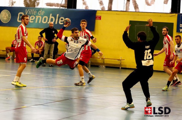 (Sanchez à l'offensive © Grenoble SMH GUC Handball)