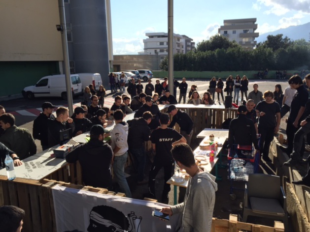 A Festa di a Nazione des Lycées Scamaroni et Vincensini de Bastia : "Un vi scurdate di a vostra storia" A Festa di a Nazione des Lycées Scamaroni et Vincensini de Bastia : "Un vi scurdate di a vostra storia"