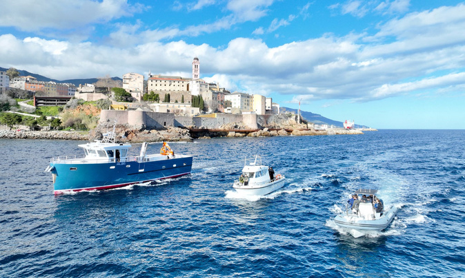 "Alba" escorté par "Liceu marittimu" et "Scola di Marina" (Lycée maritime Bastia) "Alba" escorté par "Liceu marittimu" et "Scola di Marina" (Lycée maritime Bastia)
