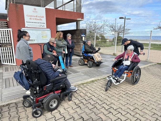 À Bastia, l’APF France Handicap de Corse organise des promenades en joëlettes pour sensibiliser au handicap À Bastia, l’APF France Handicap de Corse organise des promenades en joëlettes pour sensibiliser au handicap