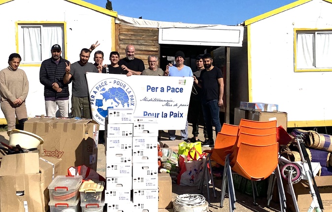 Distribution du matériel solidaire (Photos Per a Pace) Distribution du matériel solidaire (Photos Per a Pace)