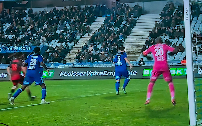 SC Bastia : juste fait face Red Star (1- 0) SC Bastia : juste fait face Red Star (1- 0)