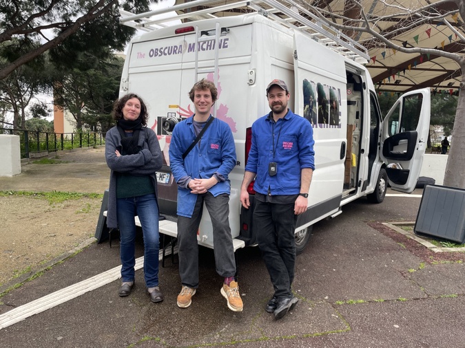 L'équipe de Obscura Machine, Romain Cavallin et Matthieu Cauchy et Valérie Rouyer du CMP. L'équipe de Obscura Machine, Romain Cavallin et Matthieu Cauchy et Valérie Rouyer du CMP.