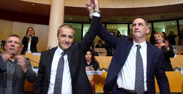 Jean-Guy Talamoni, président de l'Assemblée de Corse et Gilles Simeoni, nouveau président du Conseil exécutif de l'Assemblée de Corse.