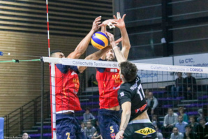 Bret Dailey et Toafa Takaniko, un block bien solide. Bret Dailey et Toafa Takaniko, un block bien solide.