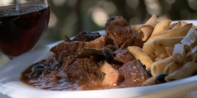 À table avec Sabine Cassel-Lanfranchi : Stufàtu À table avec Sabine Cassel-Lanfranchi : Stufàtu