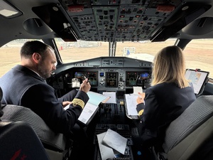 À 23 ans, Lucie Secondi est l’une des plus jeunes pilotes d’Air Corsica À 23 ans, Lucie Secondi est l’une des plus jeunes pilotes d’Air Corsica