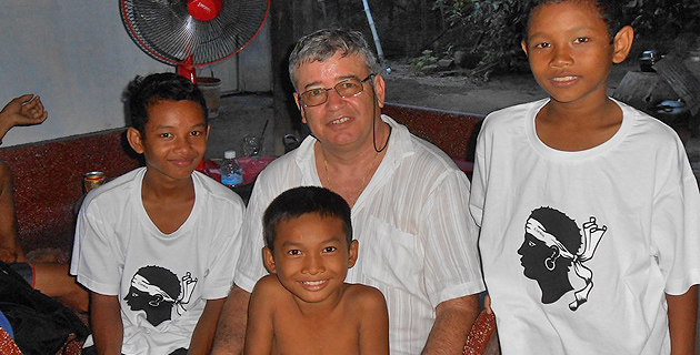 Hervé Cheuzeville, invité dans une famille cambodgienne de Siem Reap