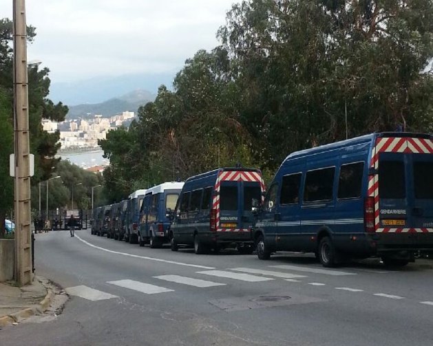 Ajaccio : Rassemblement dans le calme aux Jardins de l'Empereur. Interpellations après l'agression Ajaccio : Rassemblement dans le calme aux Jardins de l'Empereur. Interpellations après l'agression