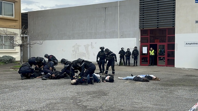 Bastia : un entraînement grandeur nature pour faire face à une attaque armée en milieu scolaire Bastia : un entraînement grandeur nature pour faire face à une attaque armée en milieu scolaire