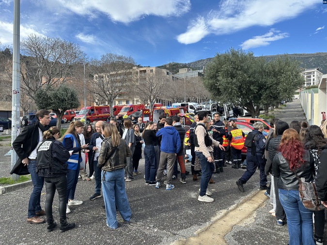 Bastia : un entraînement grandeur nature pour faire face à une attaque armée en milieu scolaire Bastia : un entraînement grandeur nature pour faire face à une attaque armée en milieu scolaire