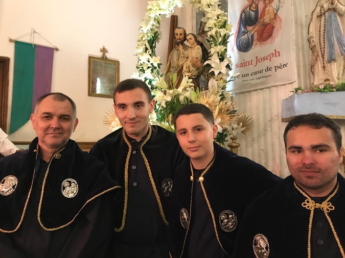 Gérard, Anthony, Jean -Dominique et Pierre -André, les nouveaux confrères ( de gauche à droite) Gérard, Anthony, Jean -Dominique et Pierre -André, les nouveaux confrères ( de gauche à droite)