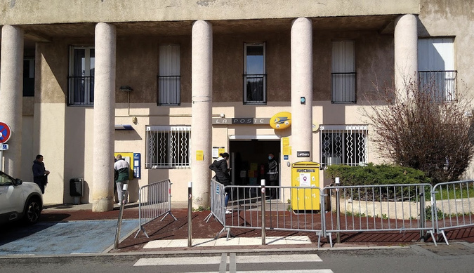 La Poste La Poste