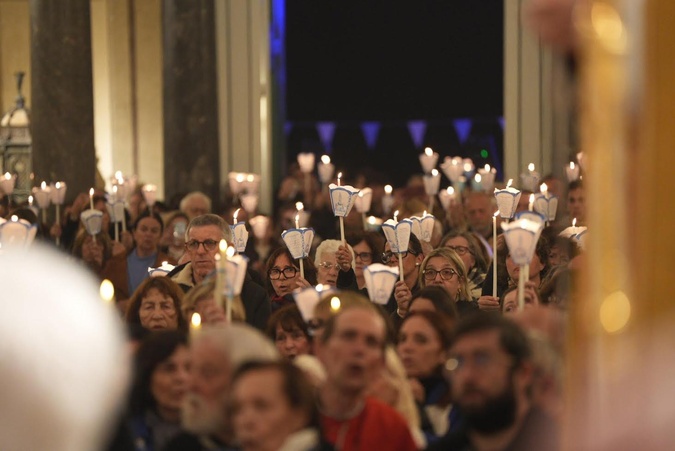 EN IMAGES - Ajaccio : une foule immense pour la procession aux flambeaux de la Madonuccia EN IMAGES - Ajaccio : une foule immense pour la procession aux flambeaux de la Madonuccia
