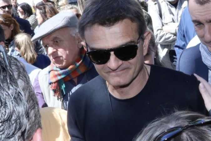 Pierre Alessandri le lendemain de l'incendie de sa distillerie en 2019. Pierre Alessandri le lendemain de l'incendie de sa distillerie en 2019.