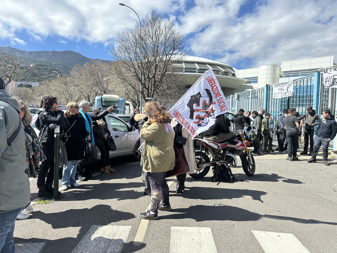 Una quarantaine de personne réunies à Bastia Una quarantaine de personne réunies à Bastia