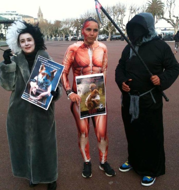 Bastia : Les militants de la cause animale expliquent la face cachée de la fourrure Bastia : Les militants de la cause animale expliquent la face cachée de la fourrure