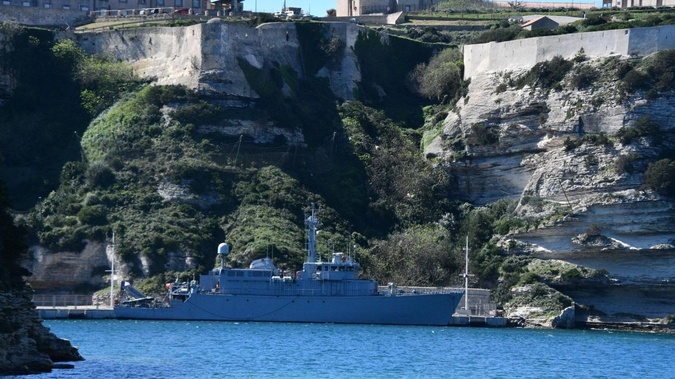 Le Capricorne contremine en Corse © Marine nationale Le Capricorne contremine en Corse © Marine nationale
