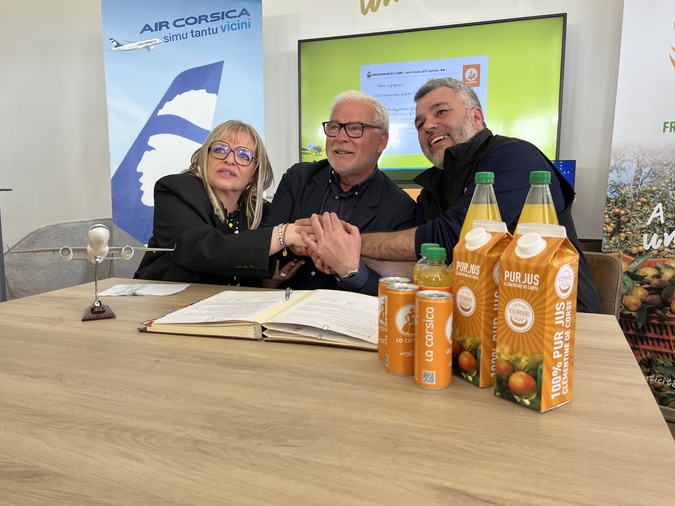 Air Corsica et l'Atelier Corse Fruit et Légume signent un partenariat économique Air Corsica et l'Atelier Corse Fruit et Légume signent un partenariat économique