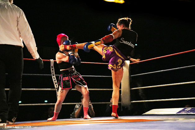 Combat très engagé entre deux combattantes déterminées (© Marcu-Antone COSTA) Combat très engagé entre deux combattantes déterminées (© Marcu-Antone COSTA)