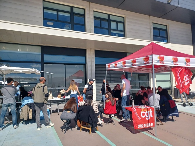La grève à la Poste d'Afa-Baleone se poursuit, le dialogue toujours au point mort La grève à la Poste d'Afa-Baleone se poursuit, le dialogue toujours au point mort