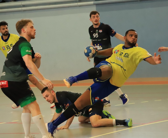 Handball N2 : Corte écarte Loriol 29-24 Handball N2 : Corte écarte Loriol 29-24