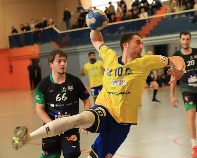 Handball N2 : Corte écarte Loriol 29-24 Handball N2 : Corte écarte Loriol 29-24