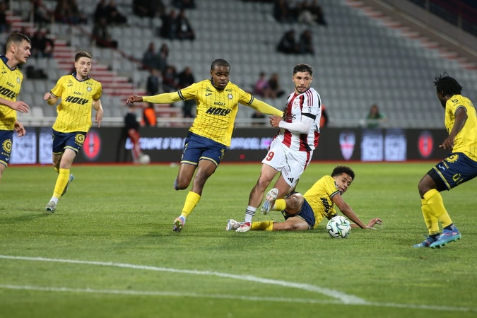 L'AC Ajaccio a été tenu en échec par Pau ce vendredi soir (photos Gérard Pierlovisi) L'AC Ajaccio a été tenu en échec par Pau ce vendredi soir (photos Gérard Pierlovisi)