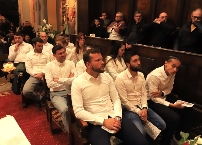 Corte a célébré la Résurrection et baptisé 23 adultes Corte a célébré la Résurrection et baptisé 23 adultes