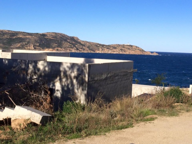 Rassemblement à Calvi pour manifester contre l'état de délabrement du "Sentier des douaniers" Rassemblement à Calvi pour manifester contre l'état de délabrement du "Sentier des douaniers"