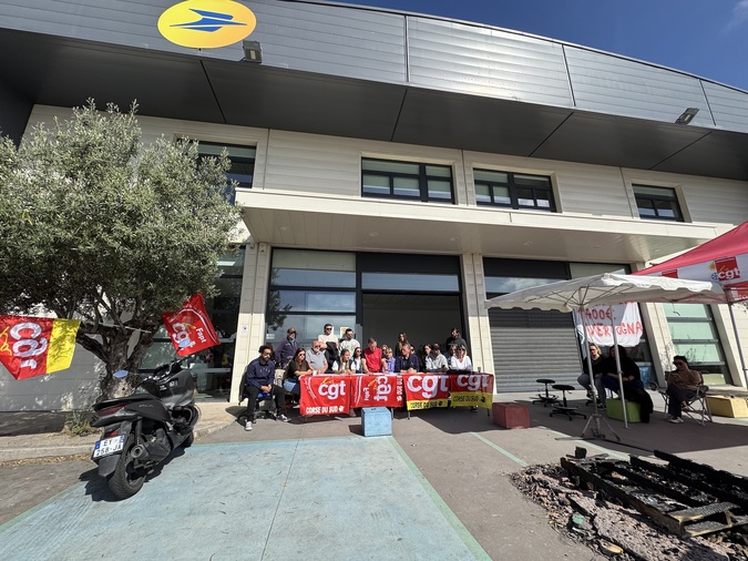 Sur la plateforme courrier-colis d’Afa-Baleone, le conflit avec la direction de La Poste s’enlise Sur la plateforme courrier-colis d’Afa-Baleone, le conflit avec la direction de La Poste s’enlise