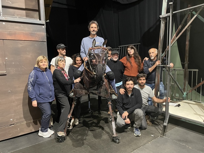 Un partie de la troupe lors des répétitions à l'école Charpak. Un partie de la troupe lors des répétitions à l'école Charpak.