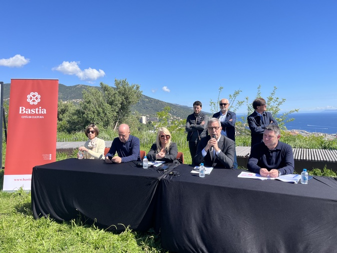 Pierre Savelli et son équipe dévoilent les résultats de l'enquête de la révision du PLU Pierre Savelli et son équipe dévoilent les résultats de l'enquête de la révision du PLU