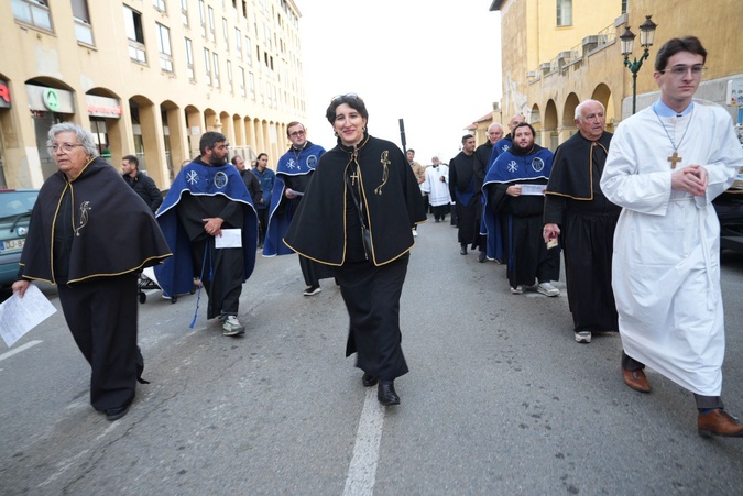 EN IMAGES. À Ajaccio, 3 000 personnes rendent un dernier hommage au pape François EN IMAGES. À Ajaccio, 3 000 personnes rendent un dernier hommage au pape François